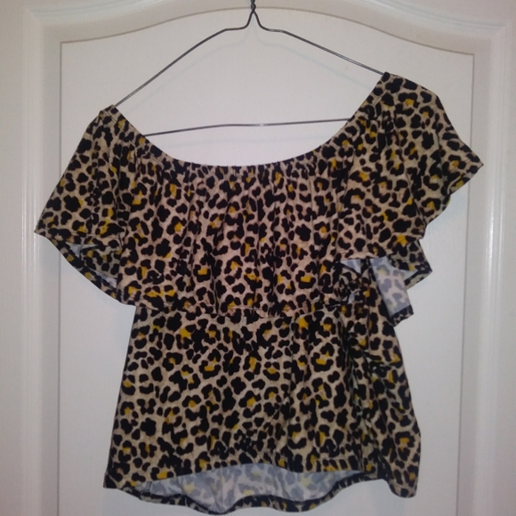 Leopard Print Crop Top Size 1X - Picture 3 of 3